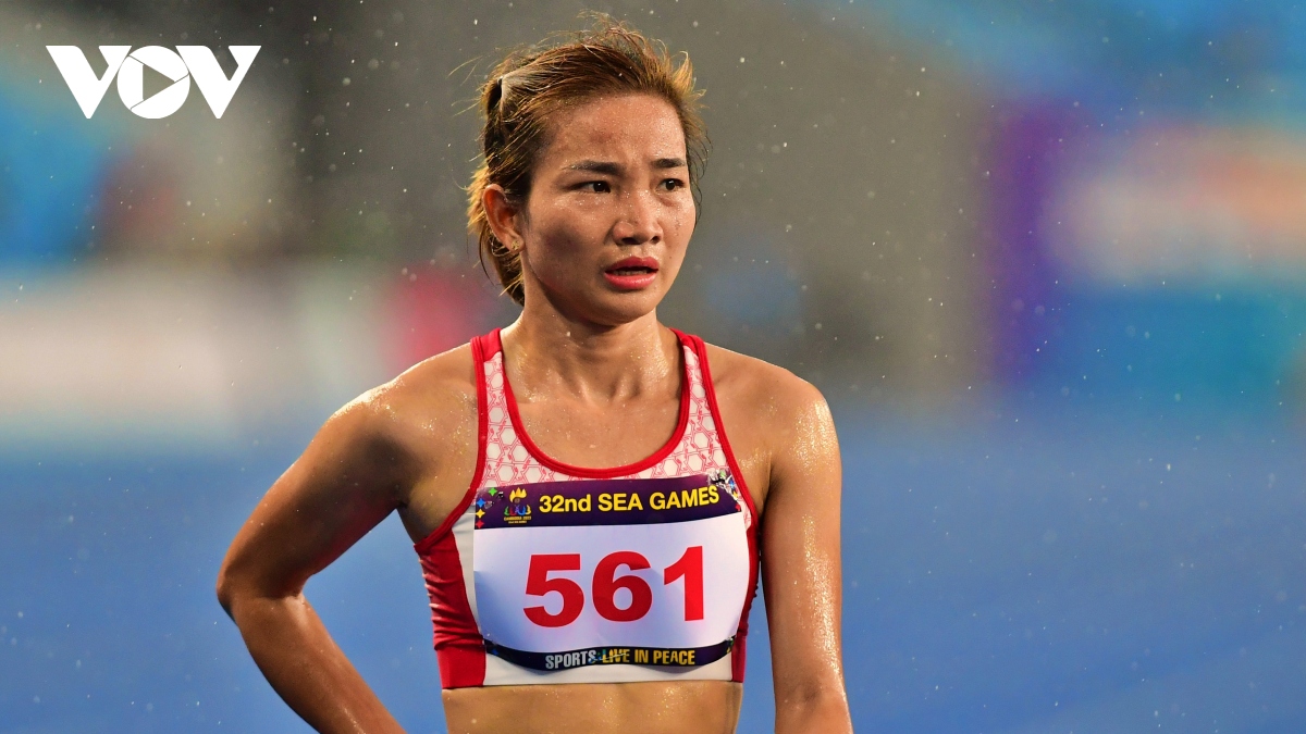 Nguyễn Thị Oanh nói gì khi thống trị đường chạy 5.000m ở SEA Games?